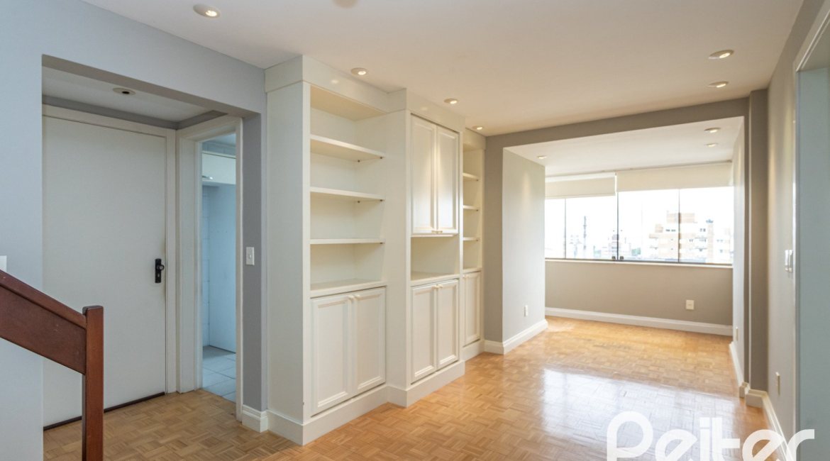 Cobertura à venda com 165m², 3 dormitórios, 1 suíte, 1 vaga, no bairro Tristeza em PORTO ALEGRE