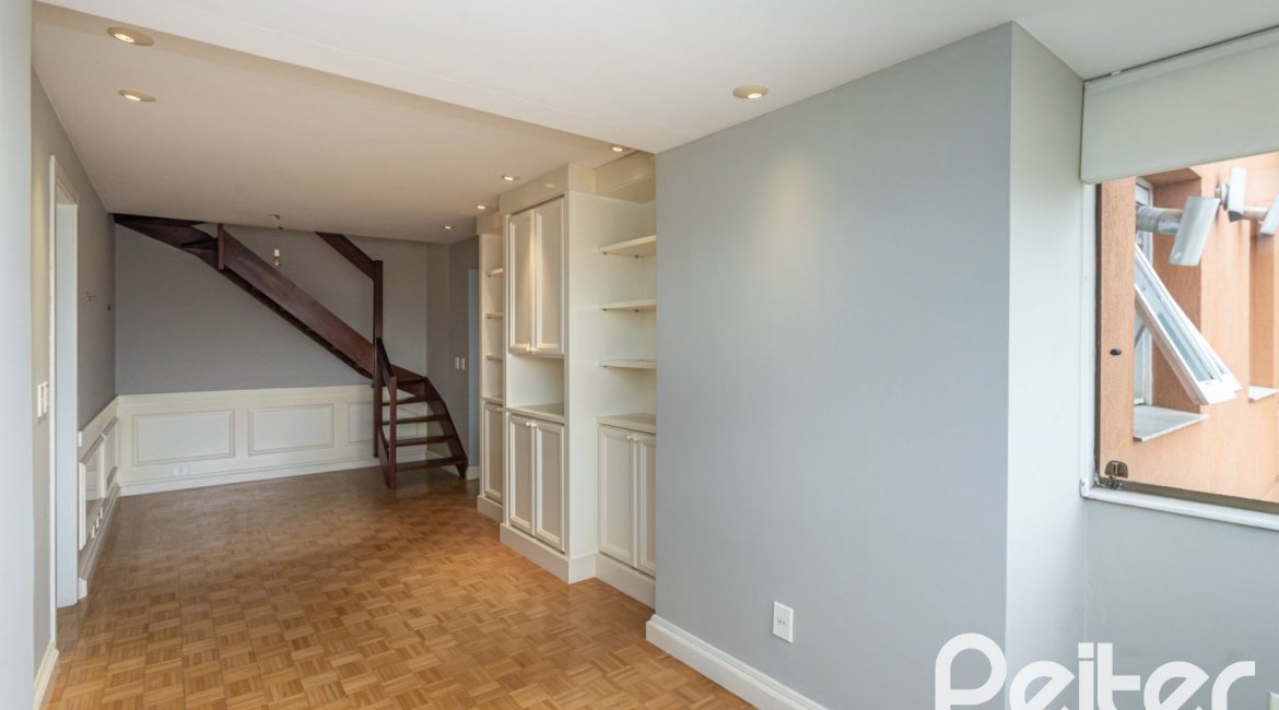 Cobertura à venda com 165m², 3 dormitórios, 1 suíte, 1 vaga, no bairro Tristeza em PORTO ALEGRE