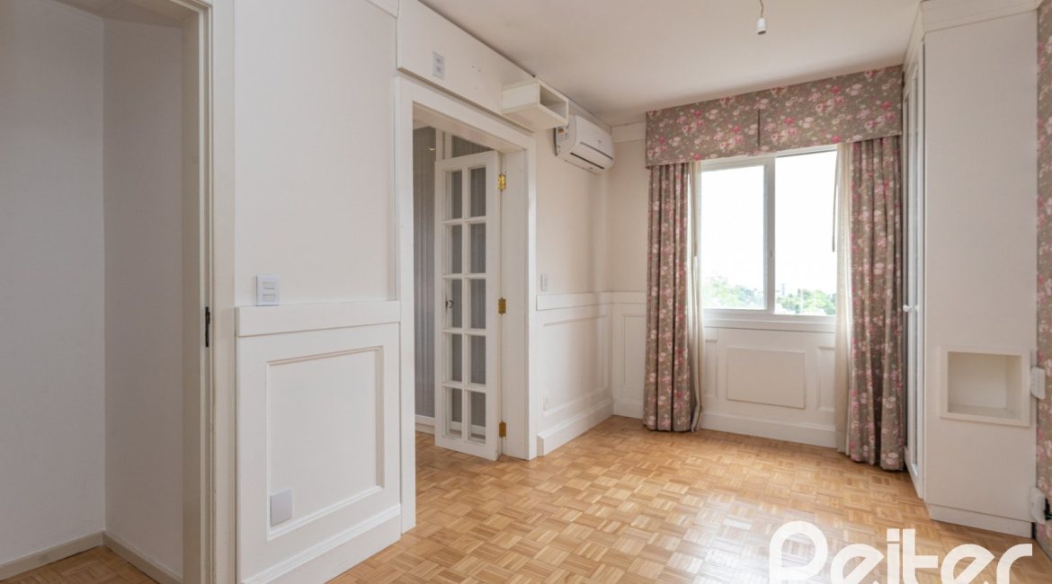 Cobertura à venda com 165m², 3 dormitórios, 1 suíte, 1 vaga, no bairro Tristeza em PORTO ALEGRE