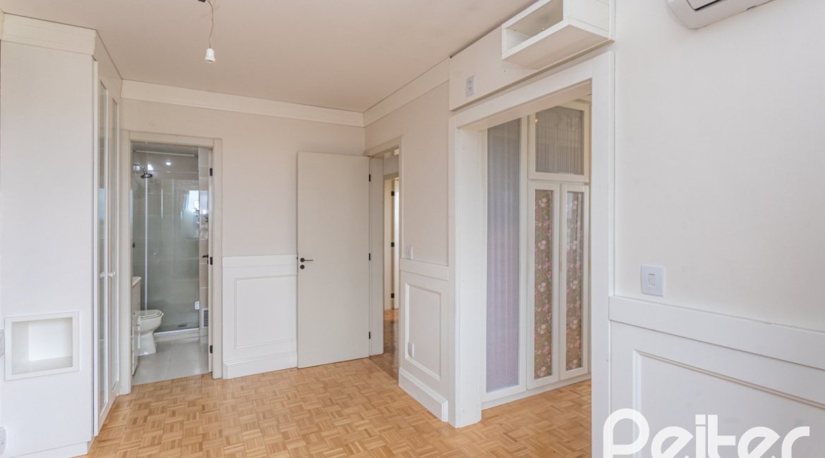 Cobertura à venda com 165m², 3 dormitórios, 1 suíte, 1 vaga, no bairro Tristeza em PORTO ALEGRE