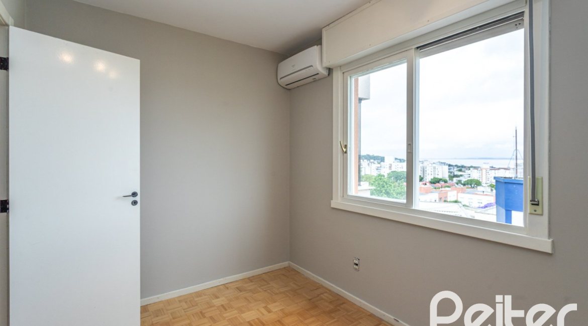 Cobertura à venda com 165m², 3 dormitórios, 1 suíte, 1 vaga, no bairro Tristeza em PORTO ALEGRE