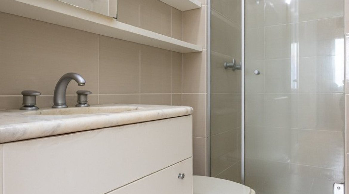 Cobertura à venda com 165m², 3 dormitórios, 1 suíte, 1 vaga, no bairro Tristeza em PORTO ALEGRE