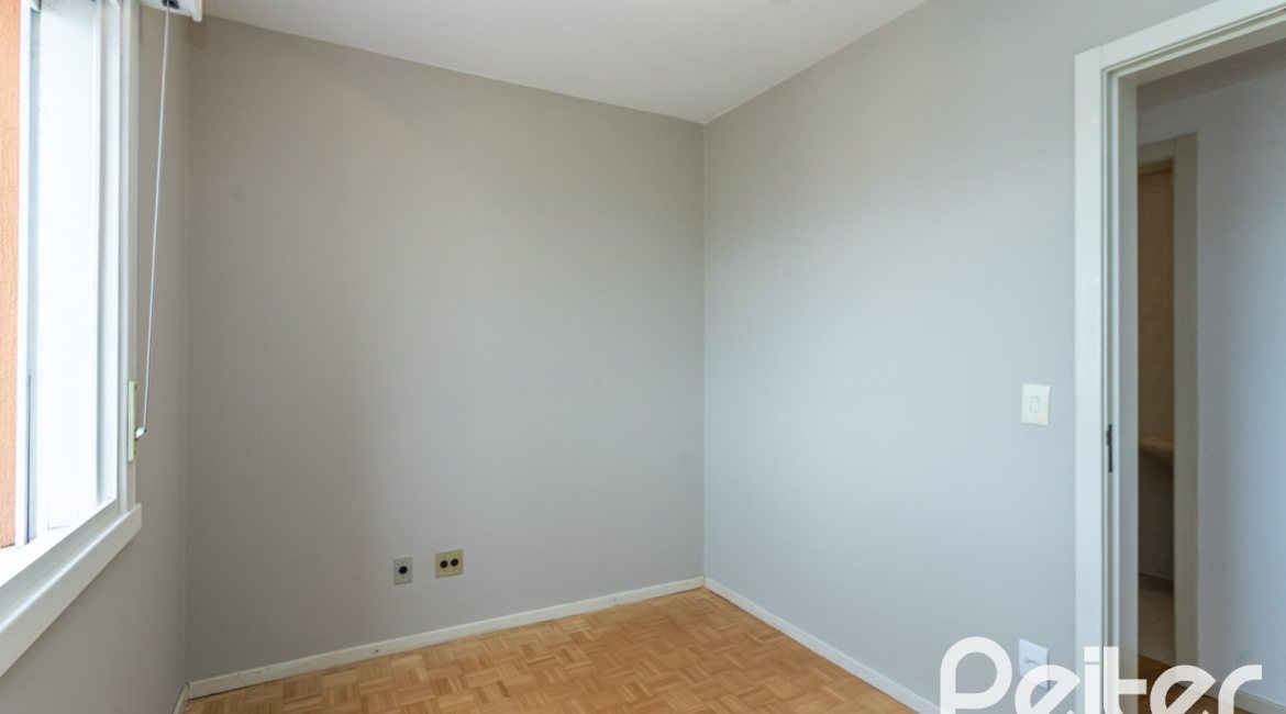 Cobertura à venda com 165m², 3 dormitórios, 1 suíte, 1 vaga, no bairro Tristeza em PORTO ALEGRE