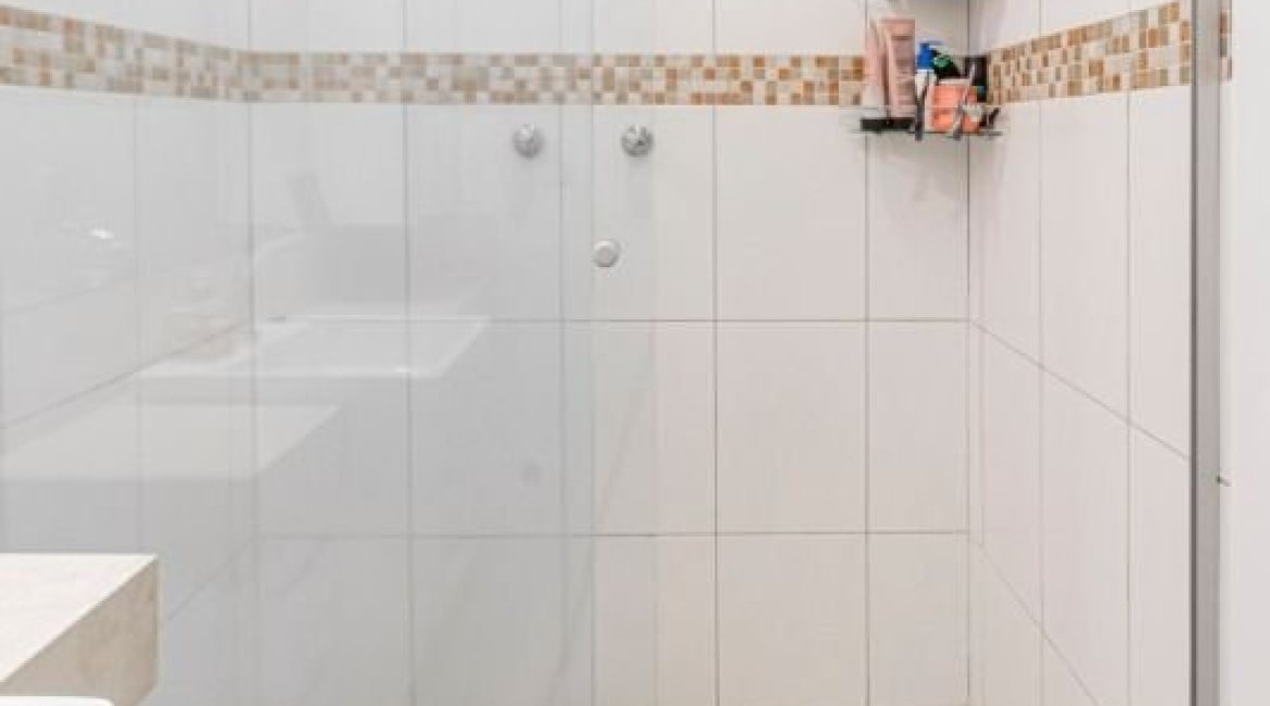 Apartamento à venda com 88m², 3 dormitórios, 1 suíte, 2 vagas, no bairro Tristeza em PORTO ALEGRE