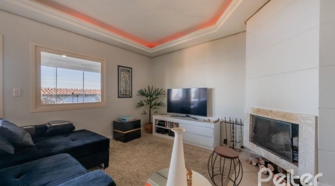 Casa à venda com 215m², 3 dormitórios, 1 suíte, 2 vagas, no bairro Sétimo Céu em Porto Alegre
