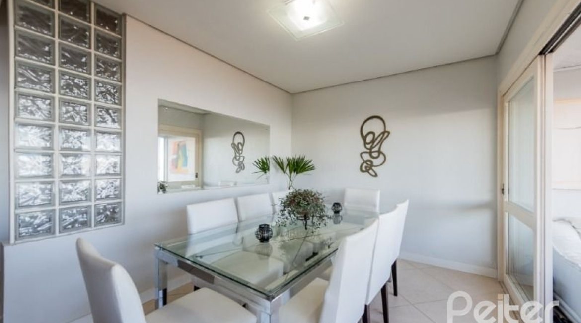 Casa à venda com 215m², 3 dormitórios, 1 suíte, 2 vagas, no bairro Sétimo Céu em Porto Alegre