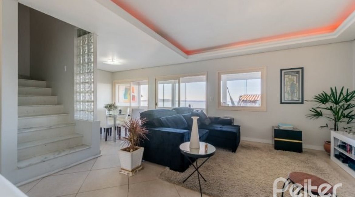 Casa à venda com 215m², 3 dormitórios, 1 suíte, 2 vagas, no bairro Sétimo Céu em Porto Alegre