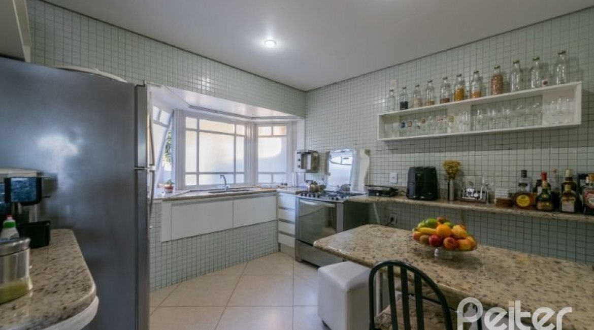 Casa à venda com 215m², 3 dormitórios, 1 suíte, 2 vagas, no bairro Sétimo Céu em Porto Alegre