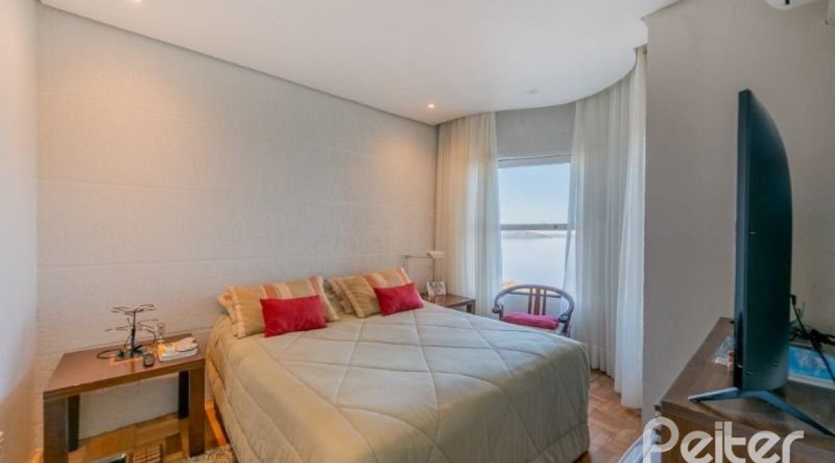 Casa à venda com 215m², 3 dormitórios, 1 suíte, 2 vagas, no bairro Sétimo Céu em Porto Alegre