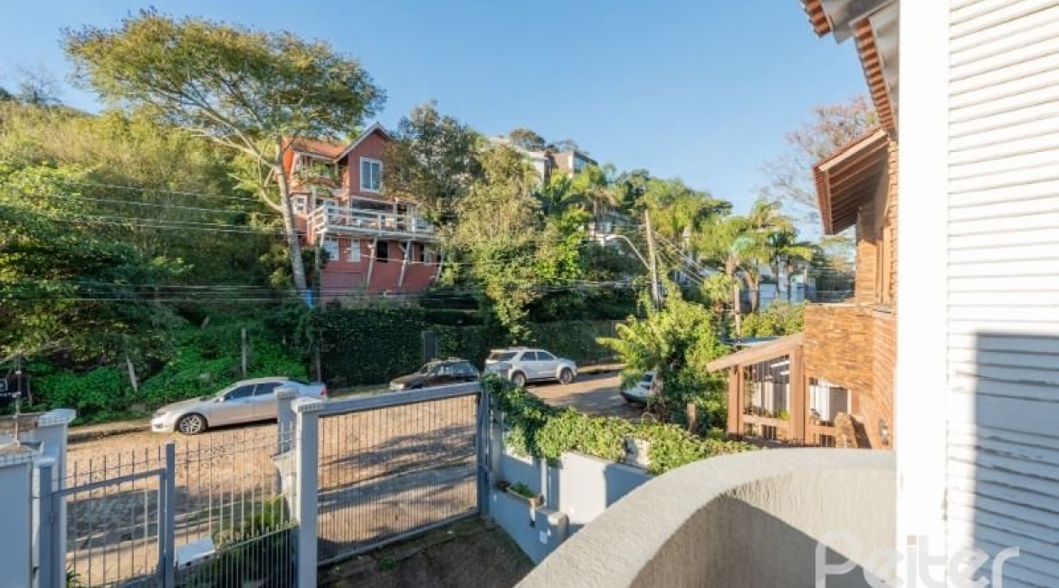 Casa à venda com 215m², 3 dormitórios, 1 suíte, 2 vagas, no bairro Sétimo Céu em Porto Alegre