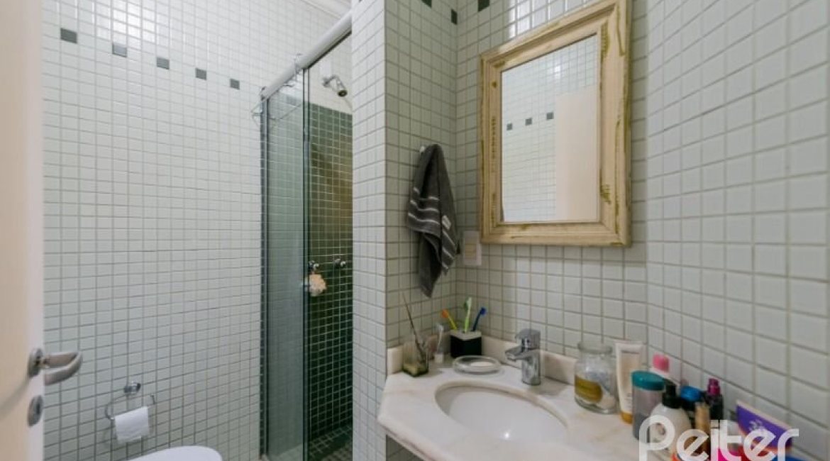 Casa à venda com 215m², 3 dormitórios, 1 suíte, 2 vagas, no bairro Sétimo Céu em Porto Alegre