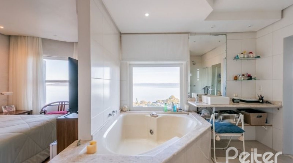 Casa à venda com 215m², 3 dormitórios, 1 suíte, 2 vagas, no bairro Sétimo Céu em Porto Alegre