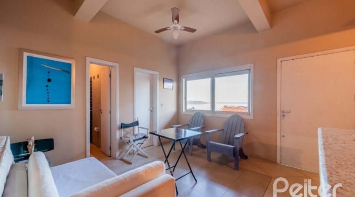 Casa à venda com 215m², 3 dormitórios, 1 suíte, 2 vagas, no bairro Sétimo Céu em Porto Alegre