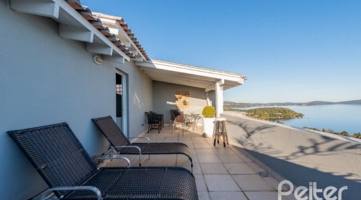 Casa à venda com 215m², 3 dormitórios, 1 suíte, 2 vagas, no bairro Sétimo Céu em Porto Alegre