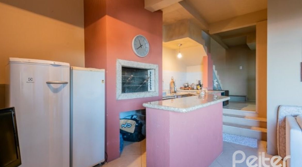 Casa à venda com 215m², 3 dormitórios, 1 suíte, 2 vagas, no bairro Sétimo Céu em Porto Alegre
