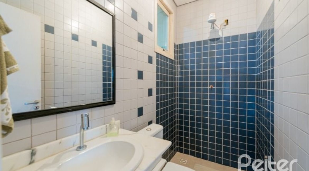 Casa à venda com 215m², 3 dormitórios, 1 suíte, 2 vagas, no bairro Sétimo Céu em Porto Alegre