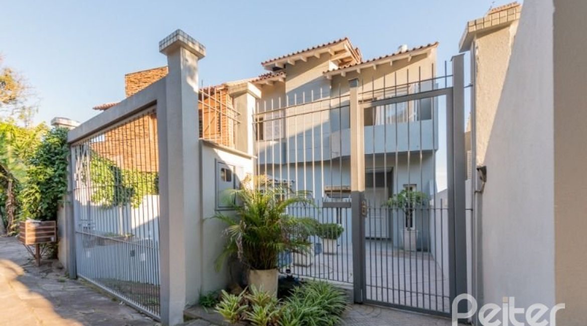 Casa à venda com 215m², 3 dormitórios, 1 suíte, 2 vagas, no bairro Sétimo Céu em Porto Alegre