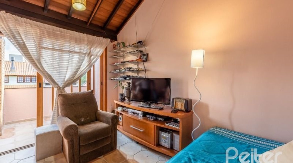 Casa em Condomínio à venda com 181m², 3 dormitórios, 1 suíte, 3 vagas, no bairro Tristeza em PORTO ALEGRE