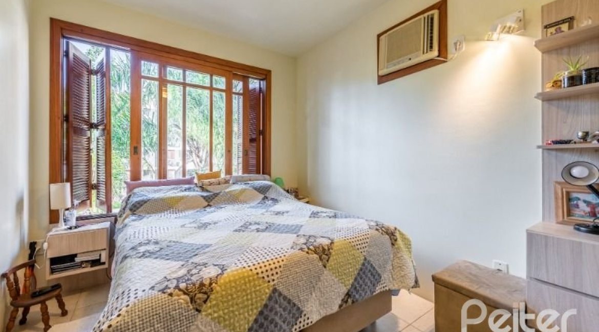 Casa em Condomínio à venda com 181m², 3 dormitórios, 1 suíte, 3 vagas, no bairro Tristeza em PORTO ALEGRE