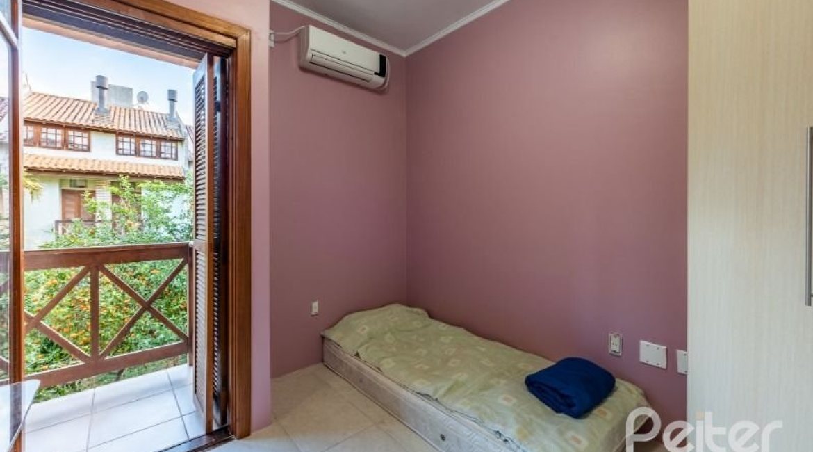 Casa em Condomínio à venda com 181m², 3 dormitórios, 1 suíte, 3 vagas, no bairro Tristeza em PORTO ALEGRE