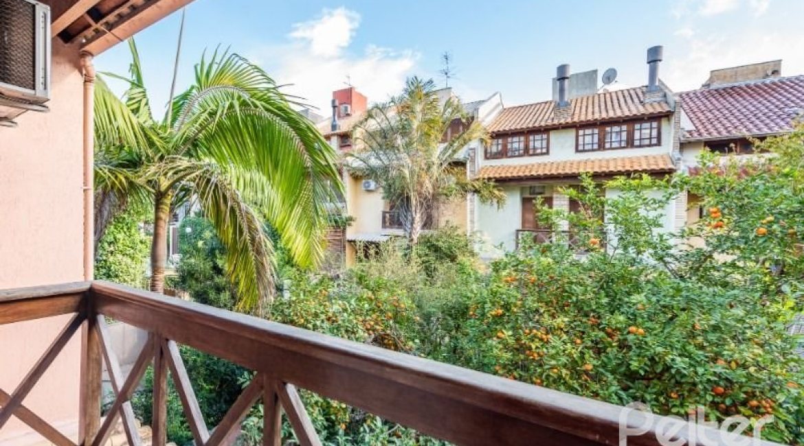 Casa em Condomínio à venda com 181m², 3 dormitórios, 1 suíte, 3 vagas, no bairro Tristeza em PORTO ALEGRE