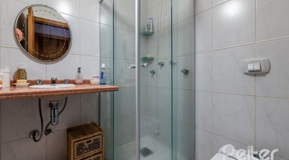 Casa em Condomínio à venda com 181m², 3 dormitórios, 1 suíte, 3 vagas, no bairro Tristeza em PORTO ALEGRE