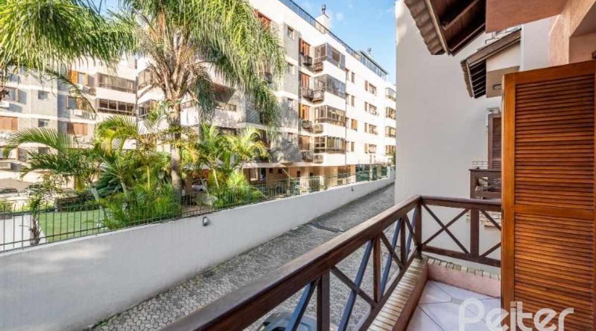 Casa em Condomínio à venda com 181m², 3 dormitórios, 1 suíte, 3 vagas, no bairro Tristeza em PORTO ALEGRE