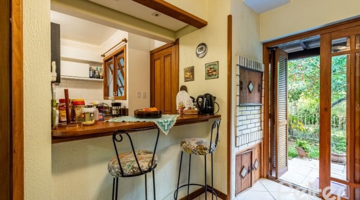 Casa em Condomínio à venda com 181m², 3 dormitórios, 1 suíte, 3 vagas, no bairro Tristeza em PORTO ALEGRE