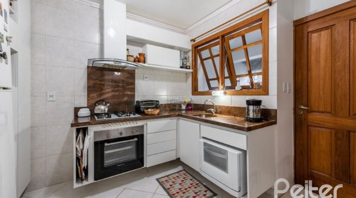 Casa em Condomínio à venda com 181m², 3 dormitórios, 1 suíte, 3 vagas, no bairro Tristeza em PORTO ALEGRE