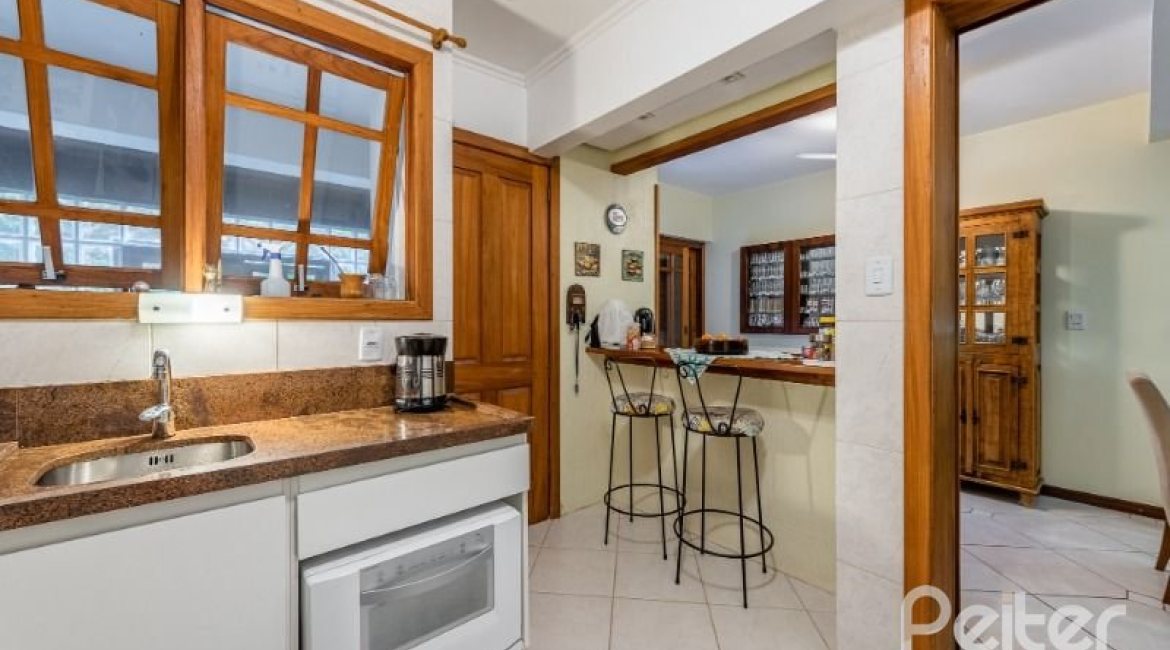 Casa em Condomínio à venda com 181m², 3 dormitórios, 1 suíte, 3 vagas, no bairro Tristeza em PORTO ALEGRE