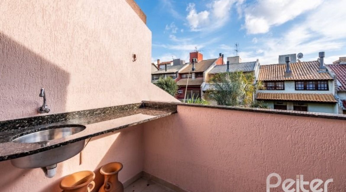 Casa em Condomínio à venda com 181m², 3 dormitórios, 1 suíte, 3 vagas, no bairro Tristeza em PORTO ALEGRE