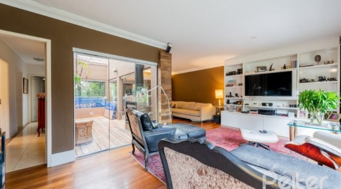 Casa à venda com 220m², 3 dormitórios, 1 suíte, 3 vagas, no bairro Tristeza em Porto Alegre