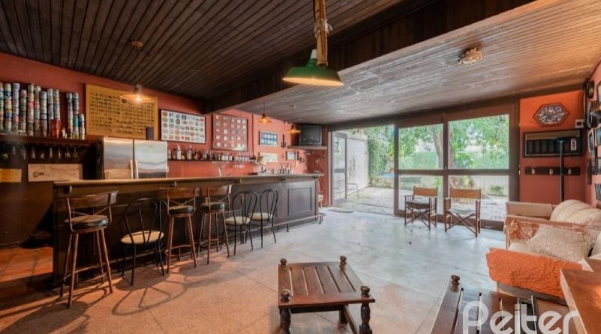 Casa à venda com 220m², 3 dormitórios, 1 suíte, 3 vagas, no bairro Tristeza em Porto Alegre