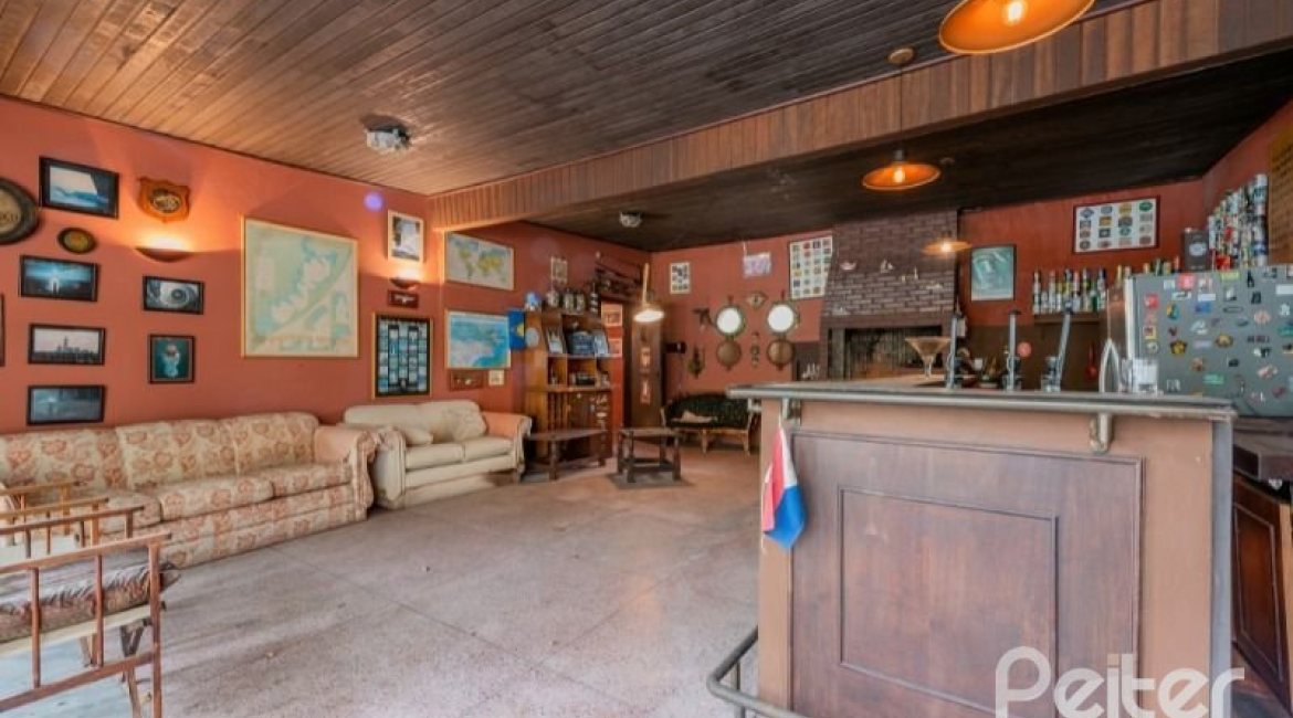 Casa à venda com 220m², 3 dormitórios, 1 suíte, 3 vagas, no bairro Tristeza em Porto Alegre