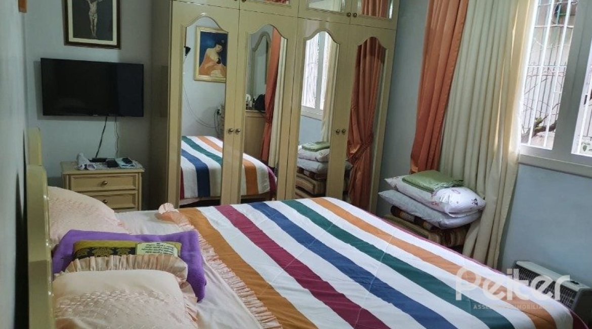 Casa à venda com 200m², 3 dormitórios, 2 vagas, no bairro Tristeza em Porto Alegre