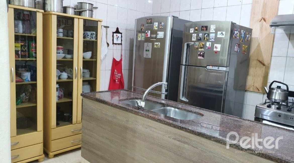 Casa à venda com 200m², 3 dormitórios, 2 vagas, no bairro Tristeza em Porto Alegre