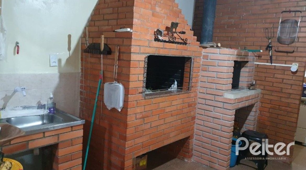 Casa à venda com 200m², 3 dormitórios, 2 vagas, no bairro Tristeza em Porto Alegre