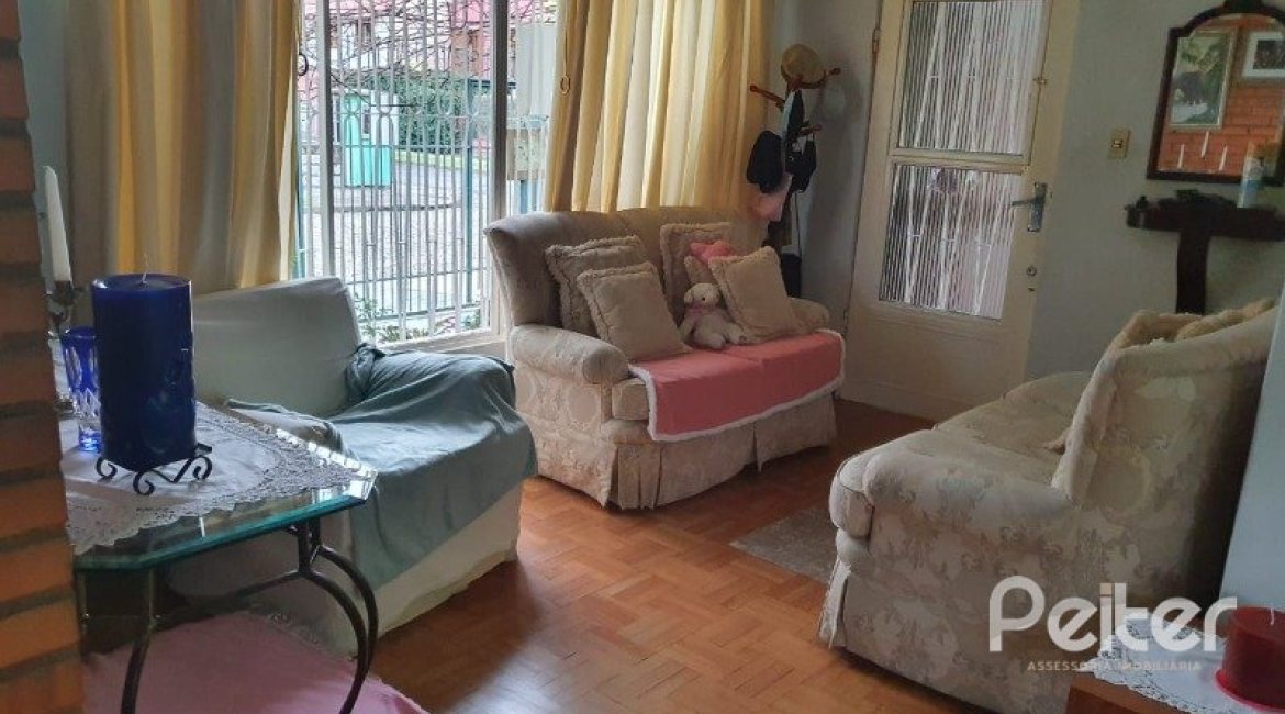 Casa à venda com 200m², 3 dormitórios, 2 vagas, no bairro Tristeza em Porto Alegre