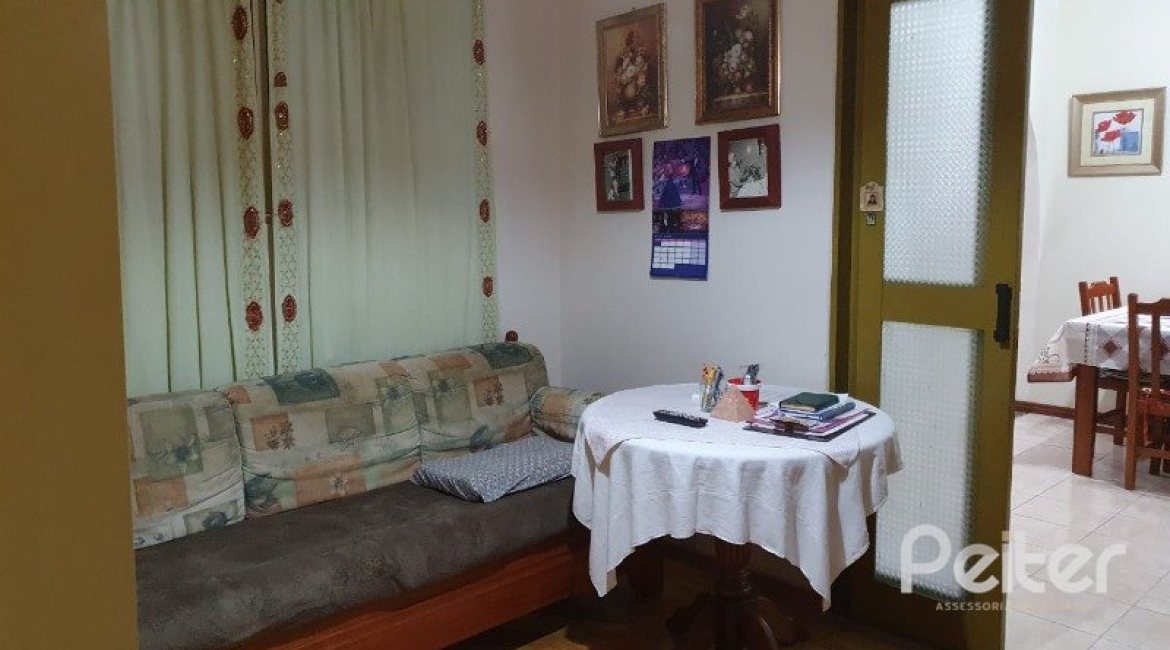 Casa à venda com 200m², 3 dormitórios, 2 vagas, no bairro Tristeza em Porto Alegre