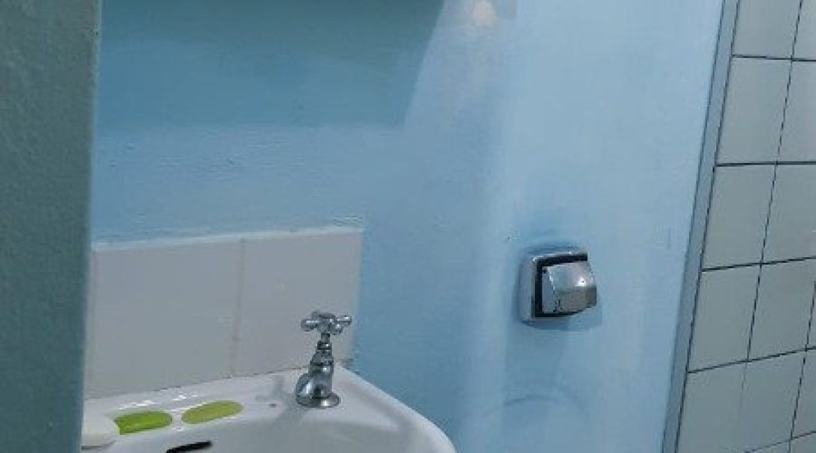 Casa à venda com 200m², 3 dormitórios, 2 vagas, no bairro Tristeza em Porto Alegre