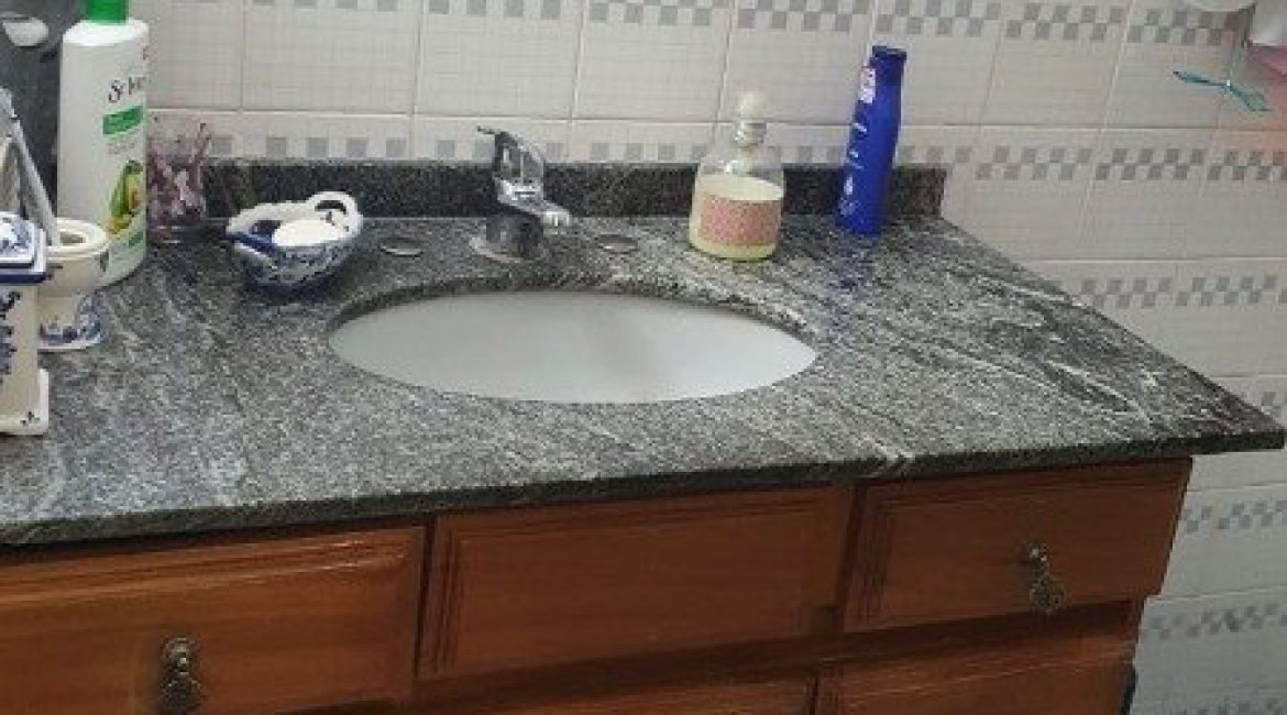 Casa à venda com 200m², 3 dormitórios, 2 vagas, no bairro Tristeza em Porto Alegre