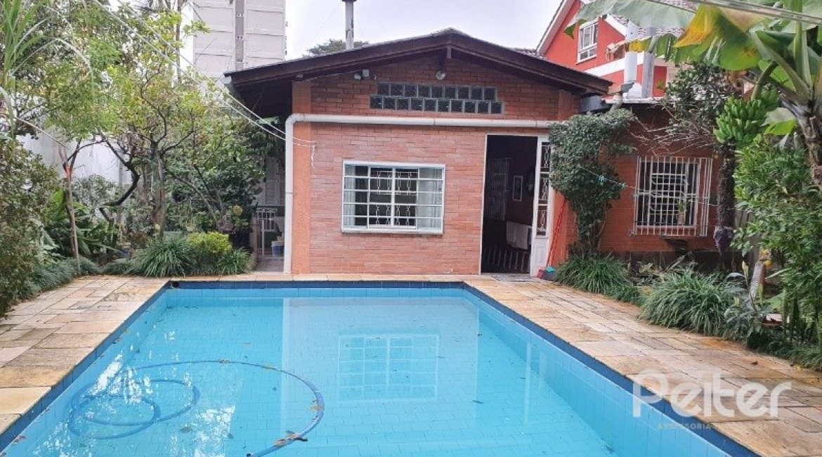 Casa à venda com 200m², 3 dormitórios, 2 vagas, no bairro Tristeza em Porto Alegre
