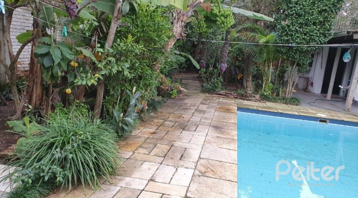 Casa à venda com 200m², 3 dormitórios, 2 vagas, no bairro Tristeza em Porto Alegre