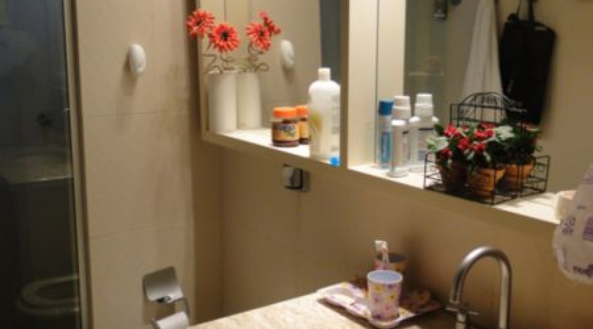 Casa à venda com 333m², 3 dormitórios, 1 suíte, 3 vagas, no bairro Ipanema em Porto Alegre