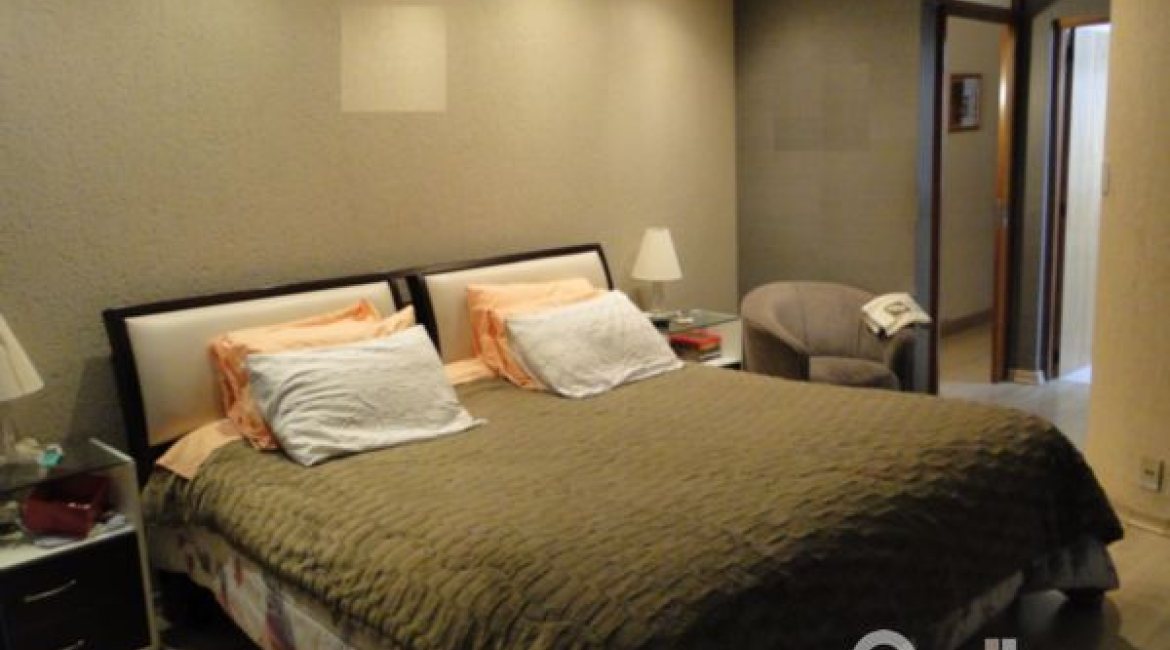 Casa à venda com 333m², 3 dormitórios, 1 suíte, 3 vagas, no bairro Ipanema em Porto Alegre