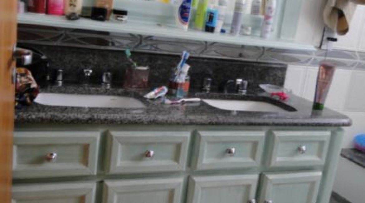 Casa à venda com 333m², 3 dormitórios, 1 suíte, 3 vagas, no bairro Ipanema em Porto Alegre