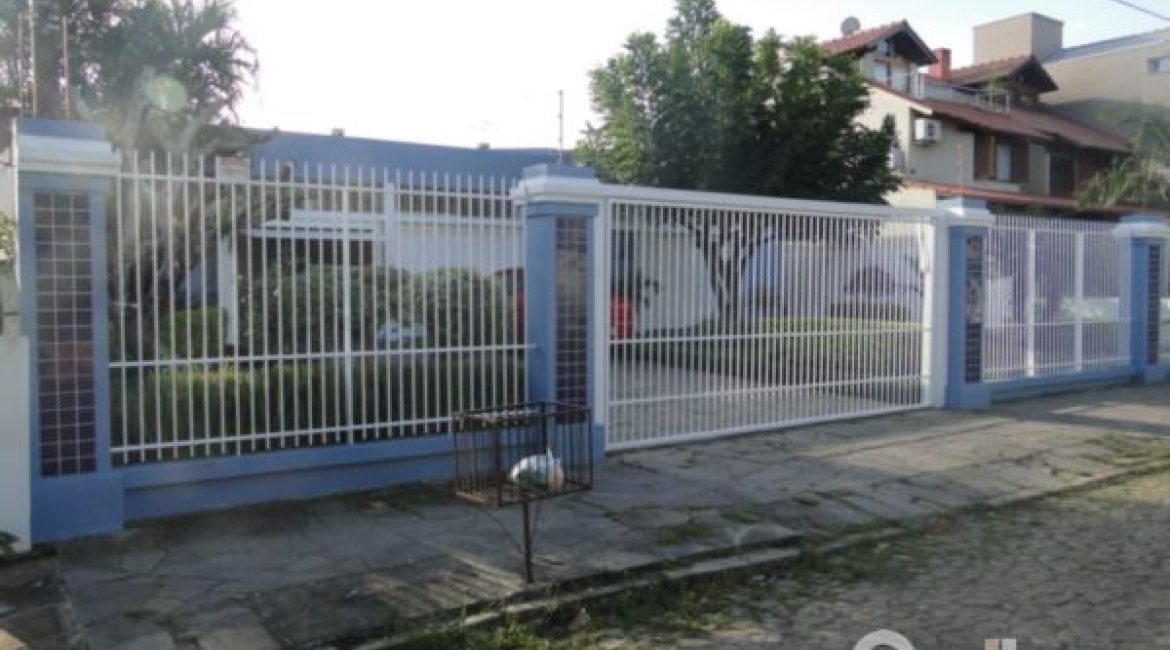 Casa à venda com 333m², 3 dormitórios, 1 suíte, 3 vagas, no bairro Ipanema em Porto Alegre