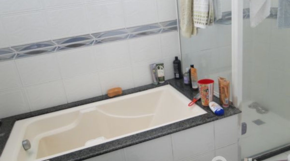 Casa à venda com 333m², 3 dormitórios, 1 suíte, 3 vagas, no bairro Ipanema em Porto Alegre