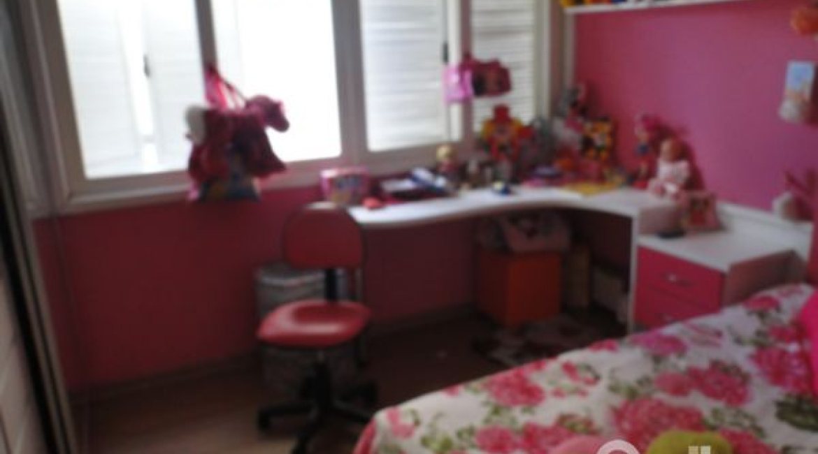 Casa à venda com 333m², 3 dormitórios, 1 suíte, 3 vagas, no bairro Ipanema em Porto Alegre