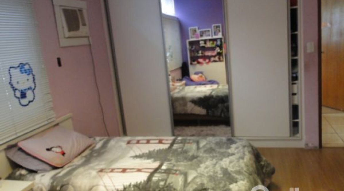 Casa à venda com 333m², 3 dormitórios, 1 suíte, 3 vagas, no bairro Ipanema em Porto Alegre